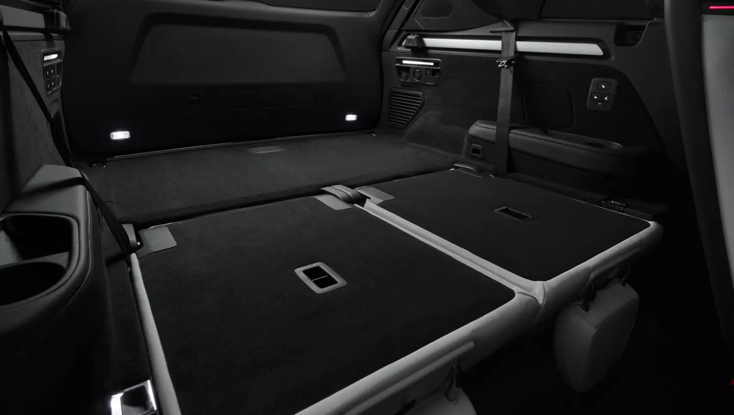 Maksymalna pojemność bagażnika Audi Q9 wynosi 2308 litrów. Duża przestrzeń użytkowa to jeden z najważniejszych atutów flagowego SUV-a.