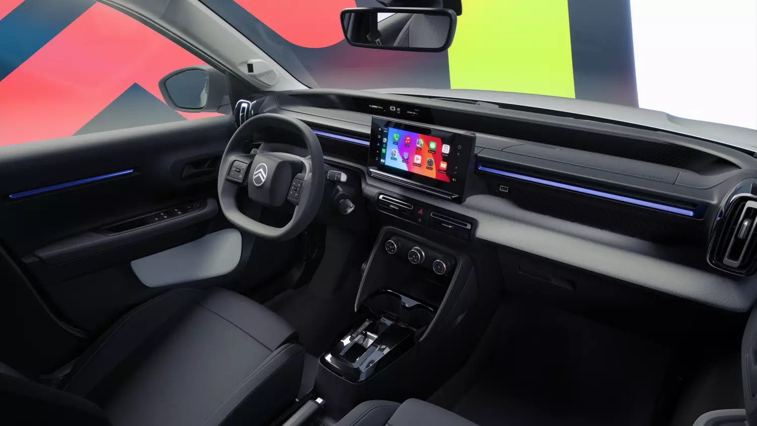 W Citroenie C3 priorytetem jest wygoda podczas codziennej jazdy po mieście. Kokpit pozostaje prosty i intuicyjny, a ergonomicznie rozmieszczone elementy sterowania ułatwiają obsługę samochodu. Kompaktowe wymiary auta sprawiają, że parkowanie i manewrowanie w zatłoczonych ulicach nie stanowią większego problemu.