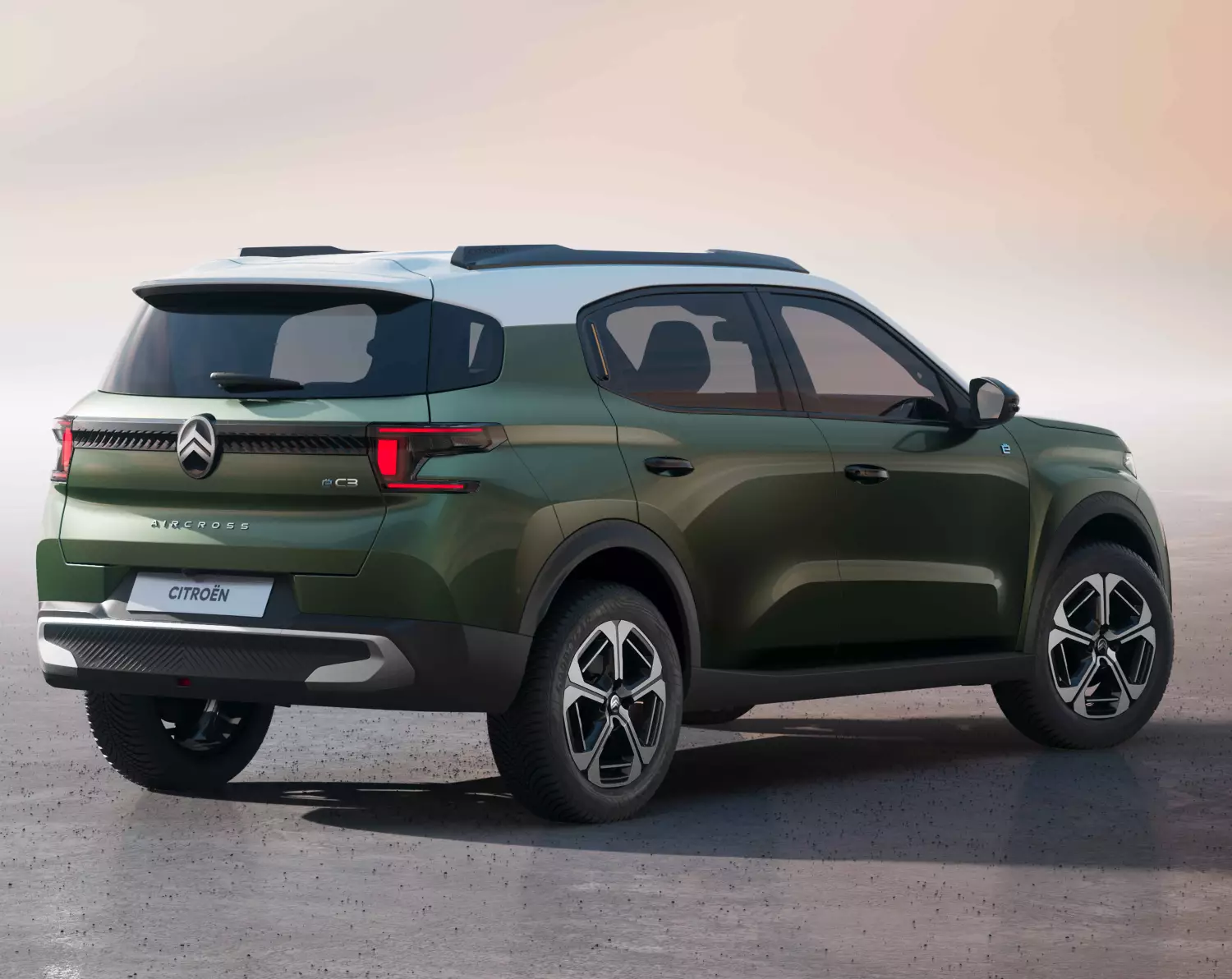 Citroen C3 Aircross oferuje jednostki lepiej dostosowane do częstszej jazdy poza miastem. Diesel BlueHDi 110 KM z manualną skrzynią biegów zużywa według producenta 4,8 l/100 km przy emisji 127 g/km CO₂, natomiast benzynowy PureTech 110 KM S&S z manualną skrzynią osiąga średnie spalanie na poziomie 5,9 l/100 km przy emisji 132 g/km CO2. Na rynku wtórnym można znaleźć również wersję BlueHDi 120 KM współpracującą z automatyczną skrzynią EAT6.