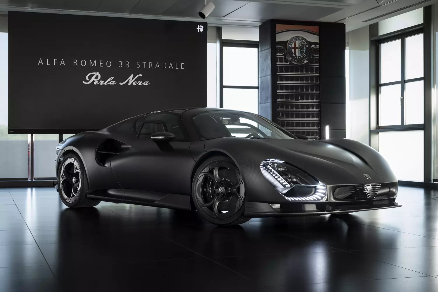Alfa Romeo 33 Stradale „Perla Nera”