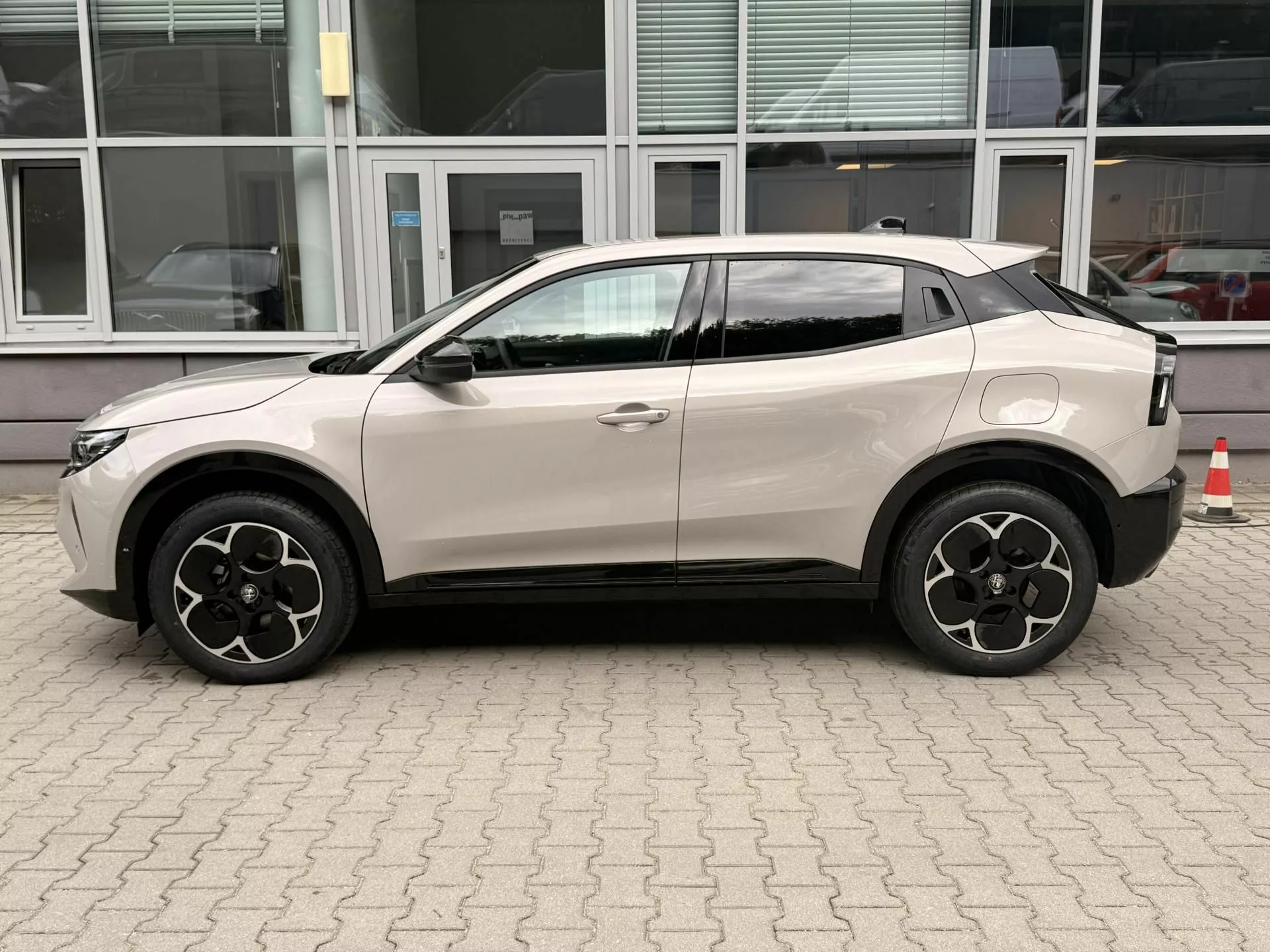 ALFA ROMEO Junior - zdjęcie 14