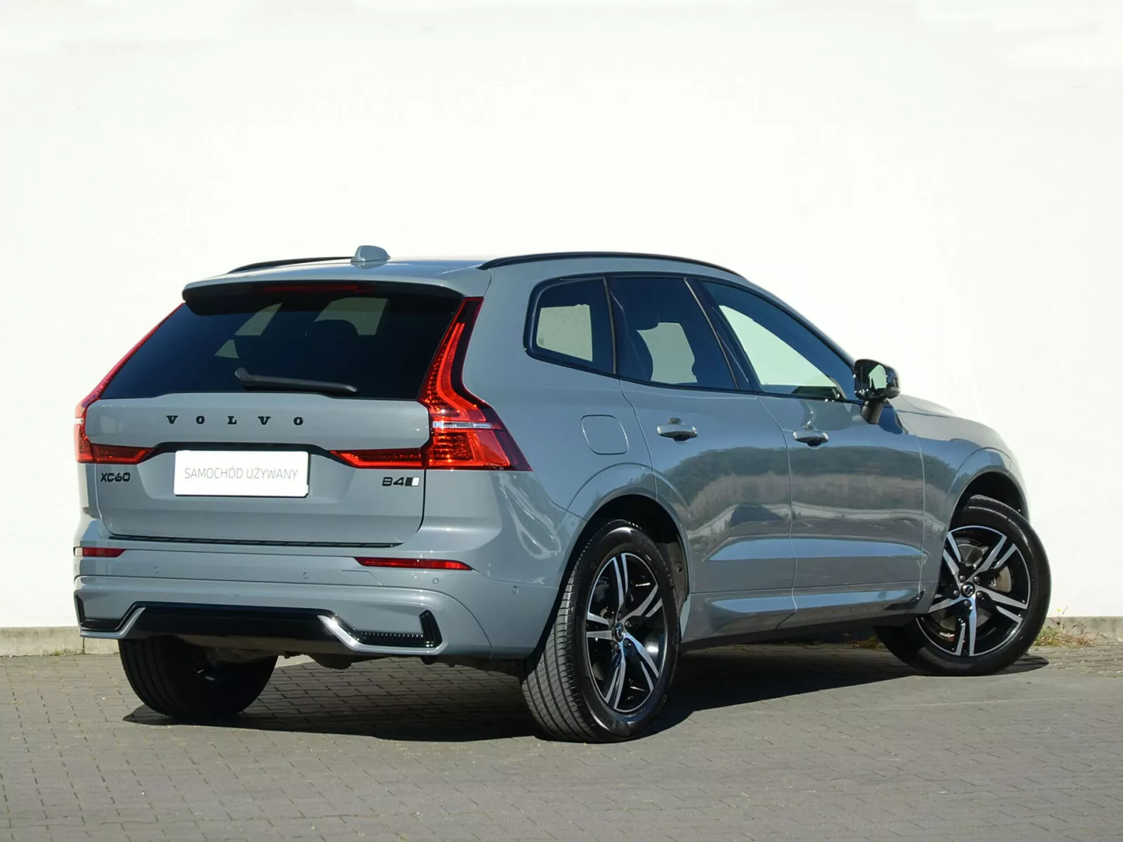 Używany VOLVO XC60 XC60 B4 D AWD Plus Dark aut 197 KM