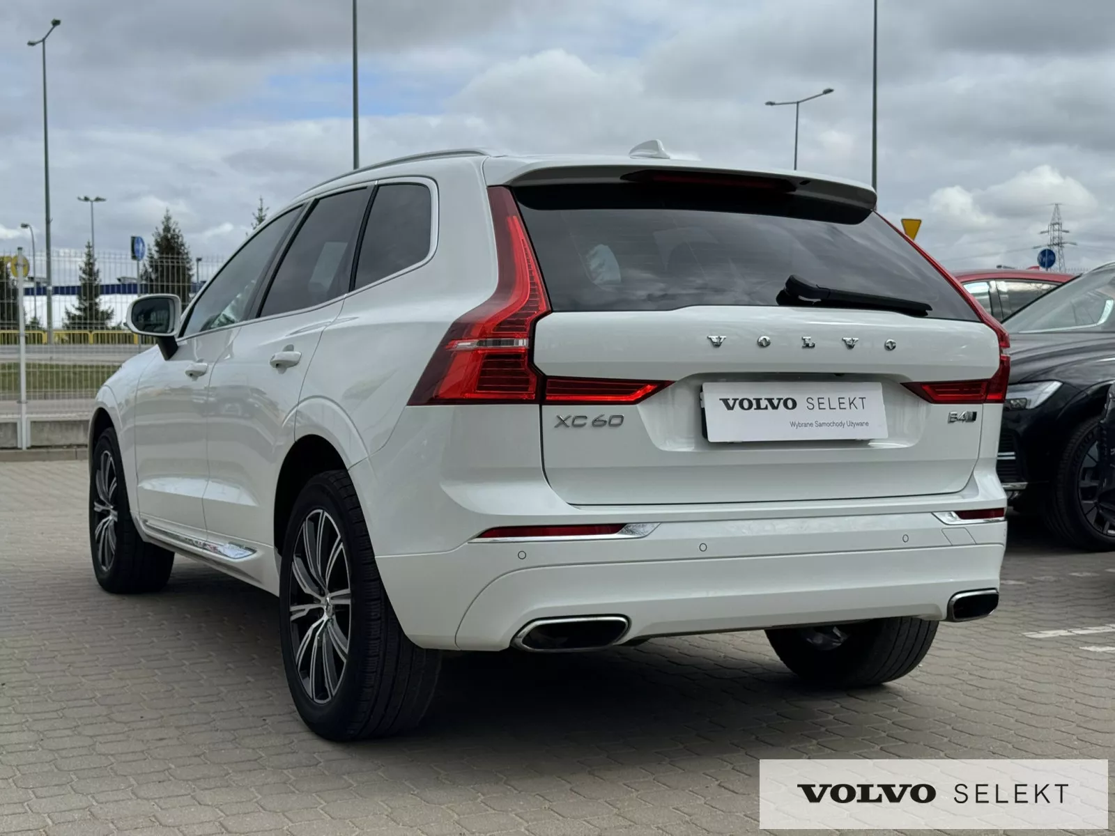 Używany VOLVO XC60 XC60 B4 D AWD Inscription aut 197 KM