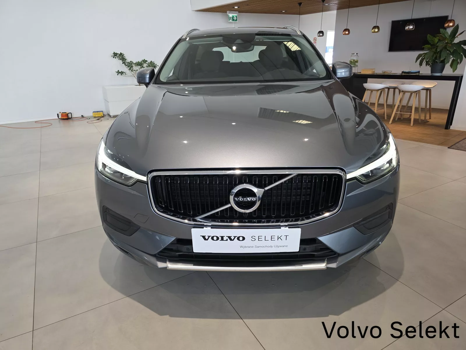 Używany VOLVO XC60 XC60 B4 B Momentum aut 197 KM