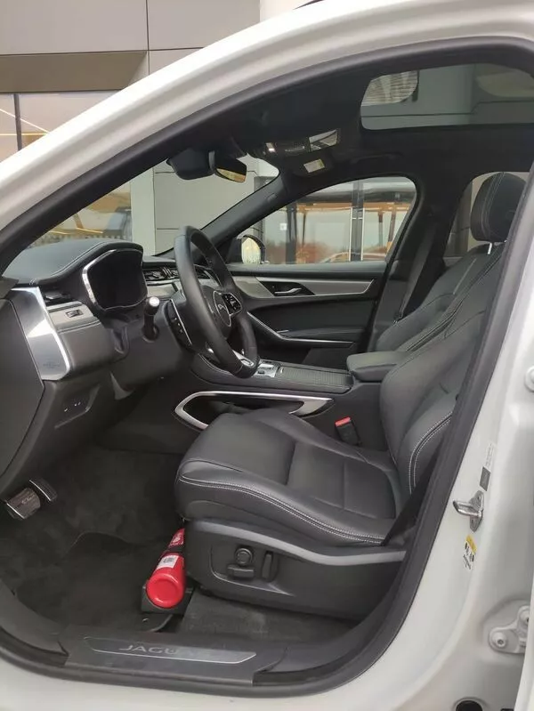 Używany JAGUAR F-Pace F-Pace 2.0 P250 mHEV AWD R-Dynamic SE 249 KM