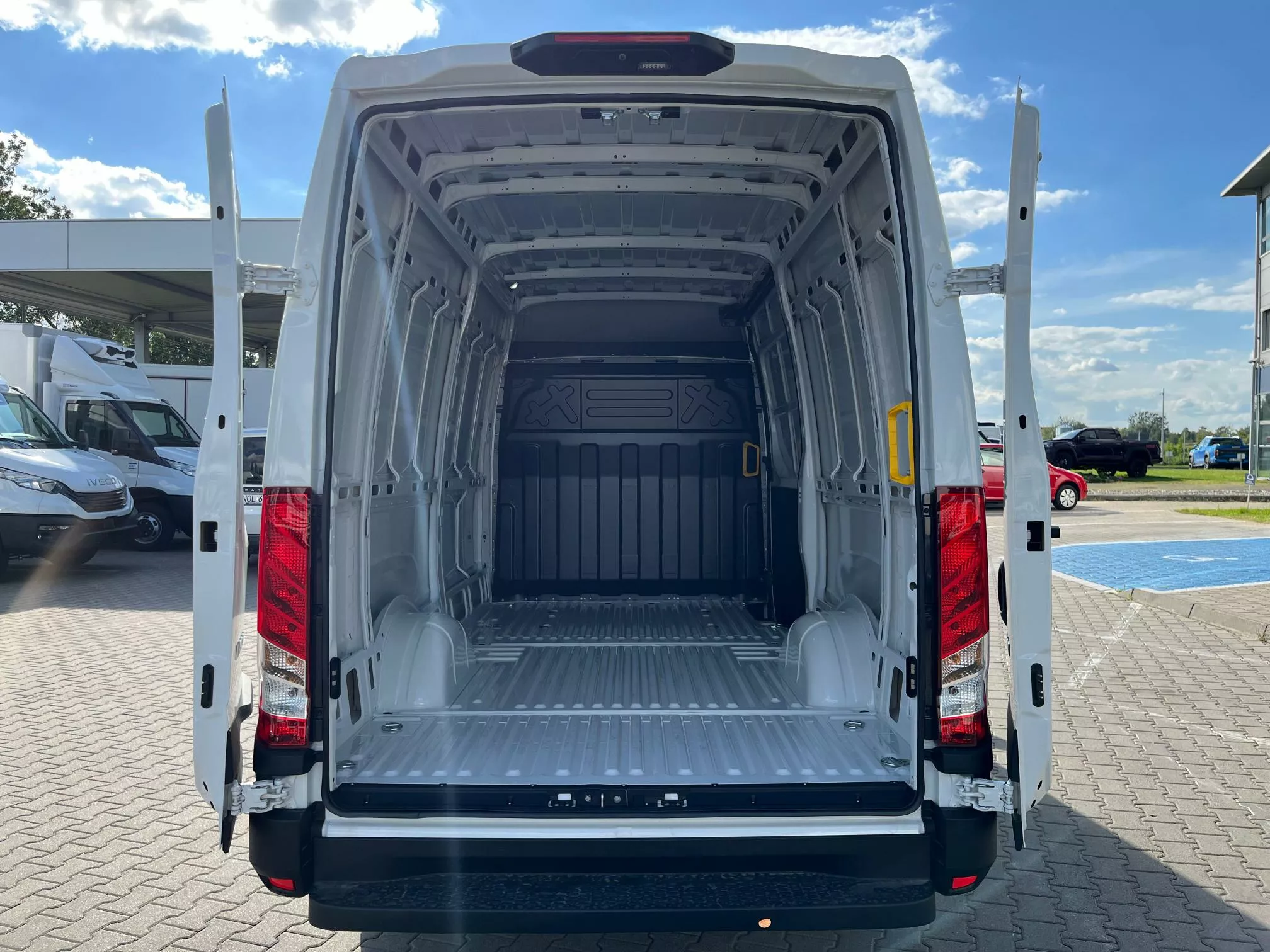 IVECO Daily - zdjęcie 14