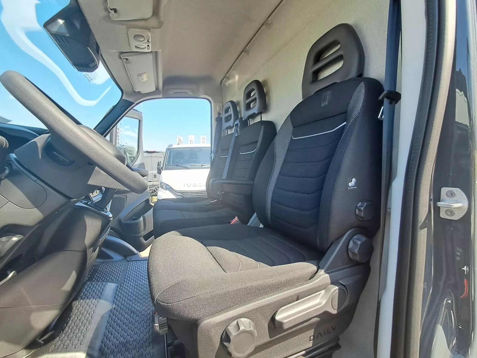 IVECO Daily - zdjęcie 15