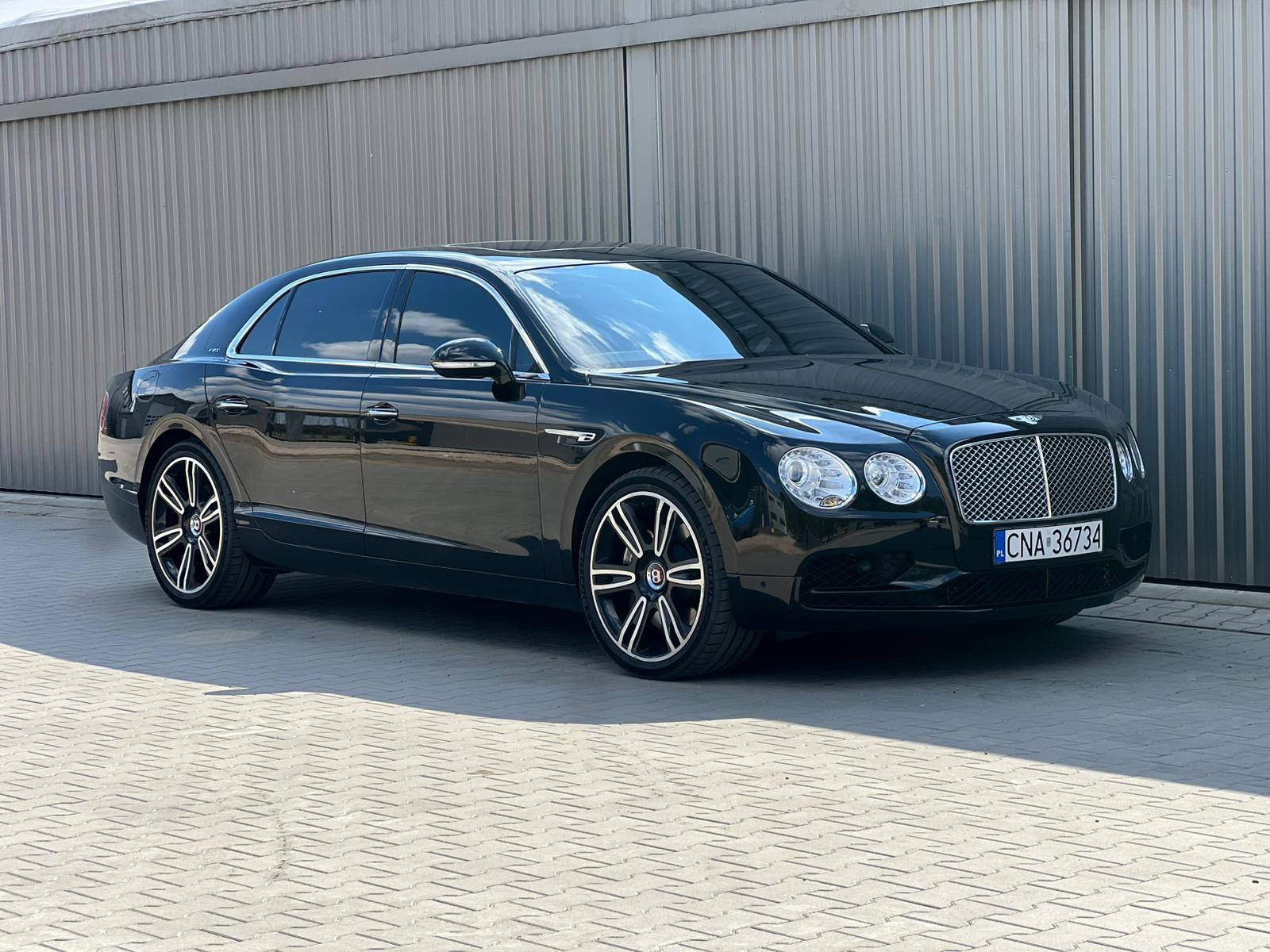 Używany BENTLEY FLYING Flying Spur V8 S 521 KM